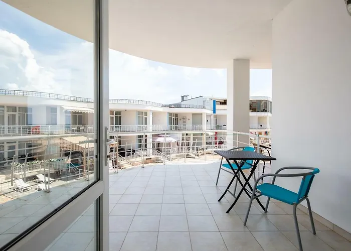 Apartament First Line