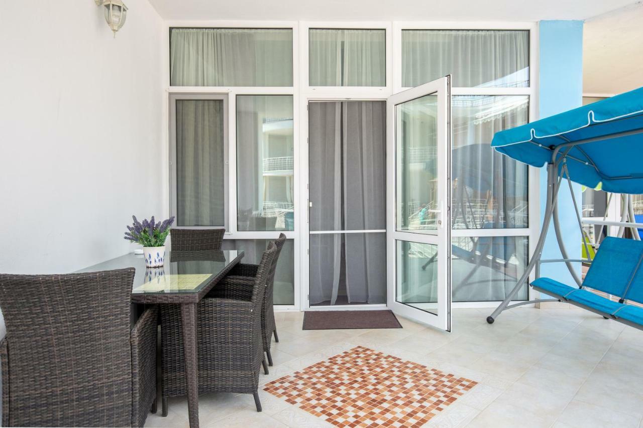 First Line Apartment Karolino-Buhaz