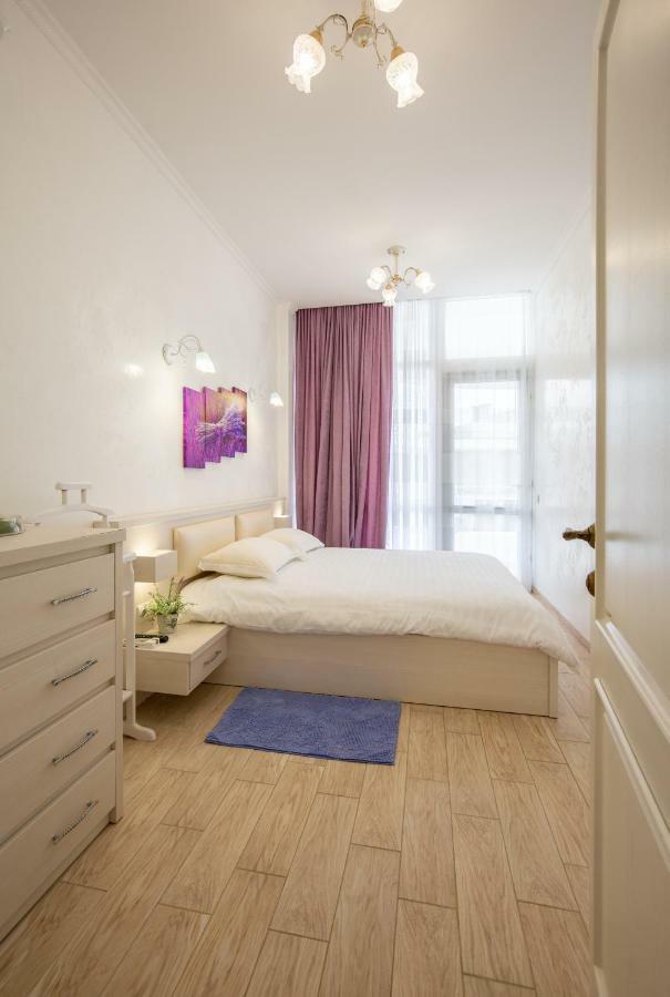 First Line Apartment Karolino-Buhaz