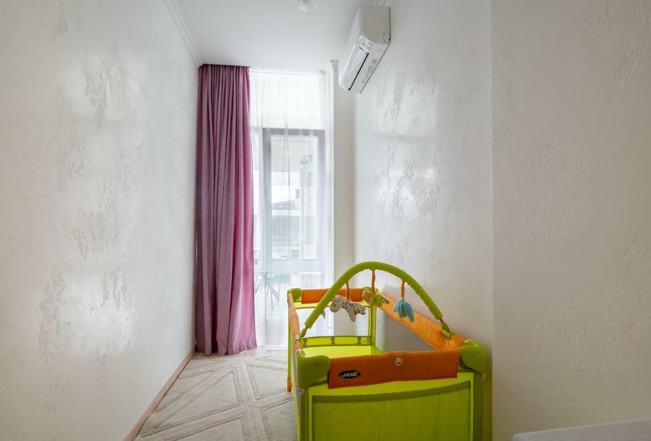 First Line Apartment *